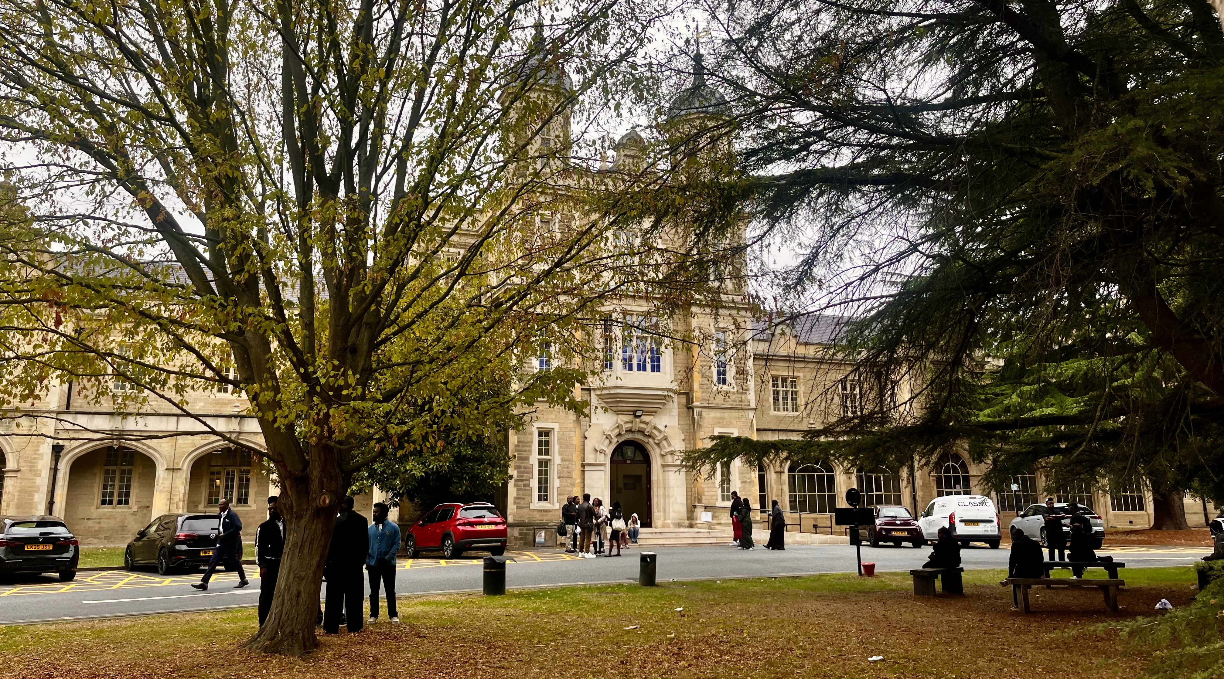 Image depicting Snaresbrook Crown Court and Poco Lee onterage
